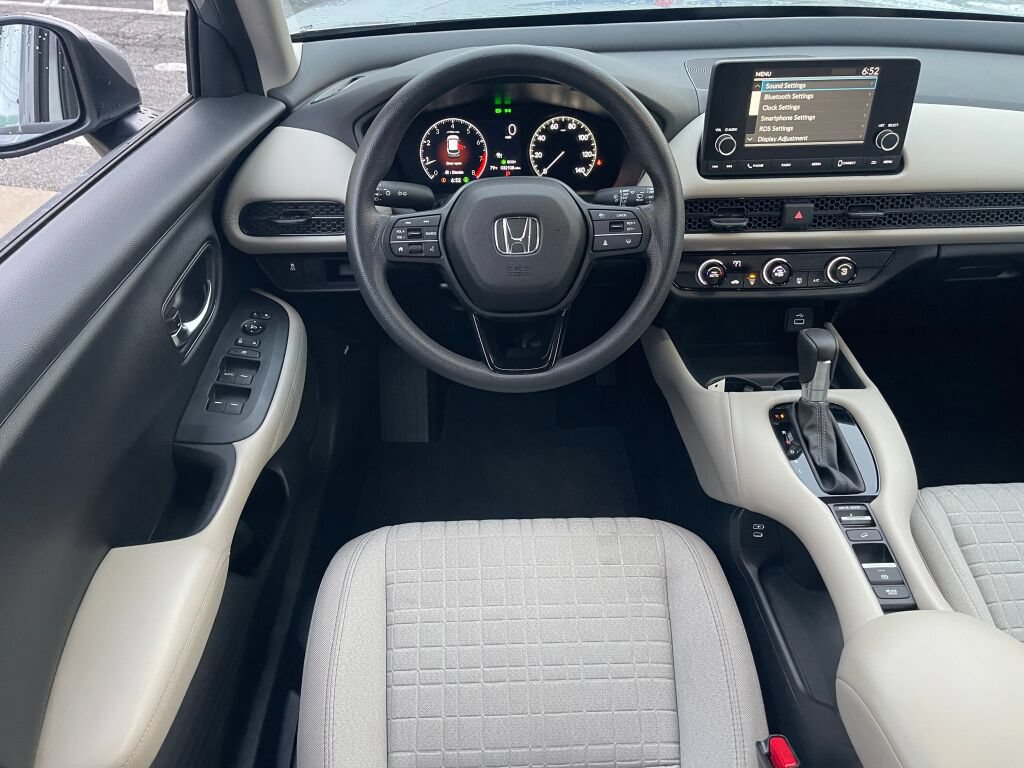 Used 2024 Honda HR-V LX image 2