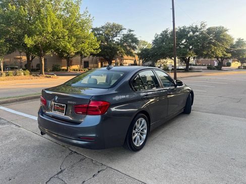Used 2017 BMW 320i Sedan RWD image 4
