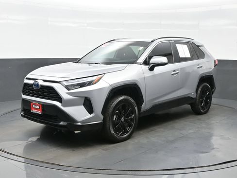 Used 2024 Toyota RAV4 SE AWD/4WD image 2