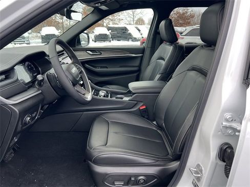 New 2025 Jeep Grand Cherokee L Limited w/ Trailer Tow Package image 4