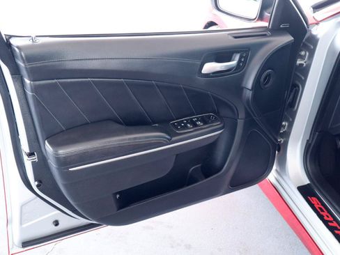 Used 2019 Dodge Charger Scat Pack w/ Dynamics Package RWD image 12