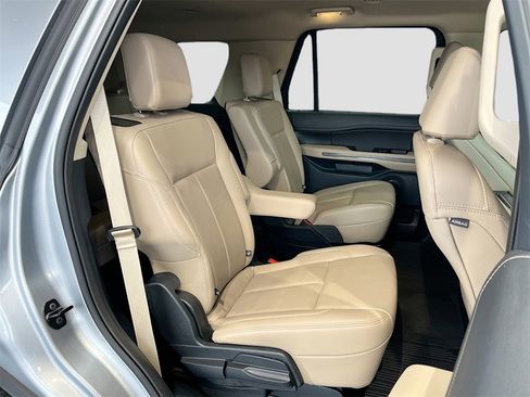 Used 2024 Ford Expedition XLT image 28