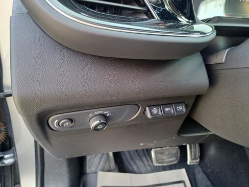 Used 2022 Buick Envision Essence w/ Technology Package II AWD/4WD image 17