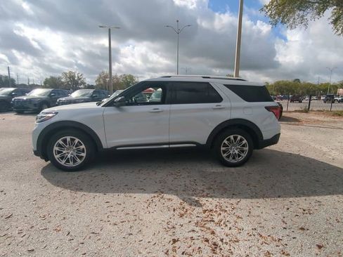 New 2026 Ford Explorer Platinum image 8