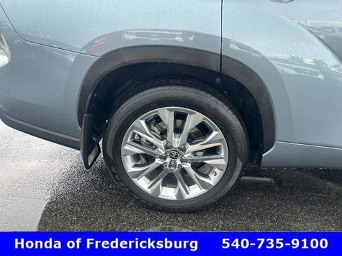 Used 2024 Toyota Highlander Limited AWD/4WD image 33