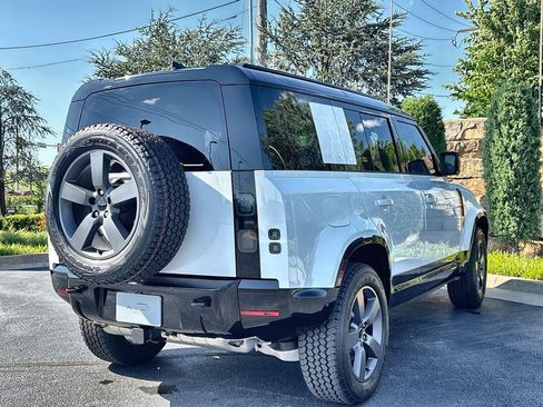 Used 2026 Land Rover Defender 110 X-Dynamic SE AWD/4WD image 5
