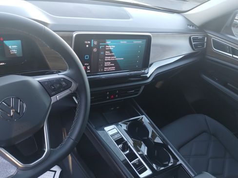 Used 2024 Volkswagen Atlas SE image 12