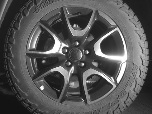 Used 2025 Jeep Compass Trailhawk AWD/4WD image 14