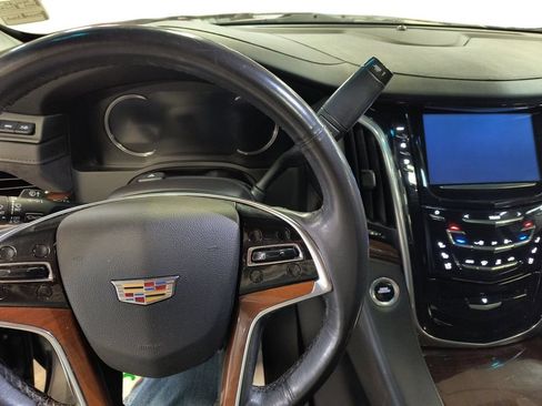 Used 2019 Cadillac Escalade Luxury w/ Escalade Sport Edition AWD/4WD image 12