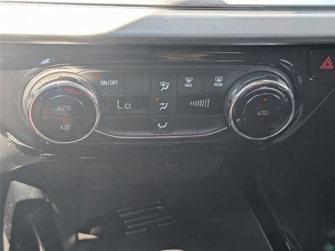 Used 2025 Chevrolet Trax LT FWD image 24