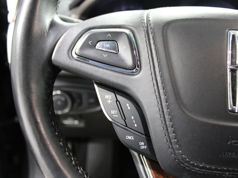 Used 2020 Lincoln MKZ Reserve w/ Monochromatic Package FWD image 8
