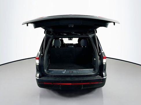 Used 2023 Lincoln Navigator Reserve AWD/4WD image 7
