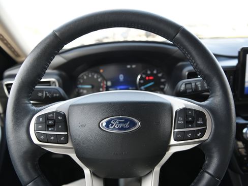 Used 2023 Ford Explorer Limited w/ Equipment Group 301A image 23