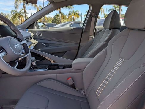 New 2025 Hyundai Elantra SEL image 15