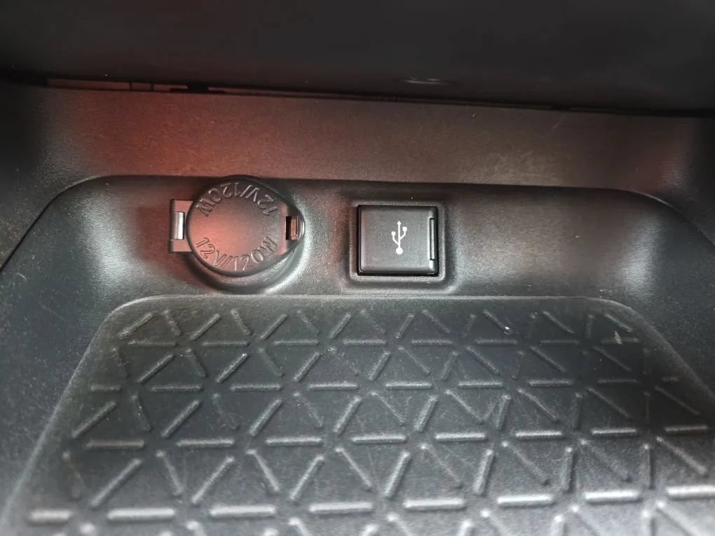 Used 2021 Toyota RAV4 XLE Premium AWD/4WD image 35