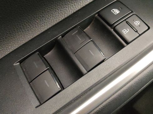 Used 2021 Toyota Highlander XLE image 27