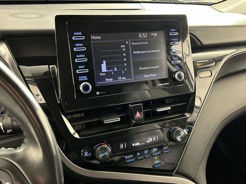 Used 2022 Toyota Camry SE image 16