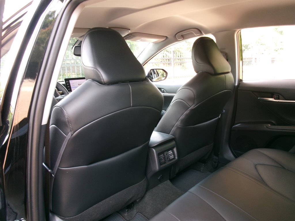 Used 2024 Toyota Camry XLE FWD image 33