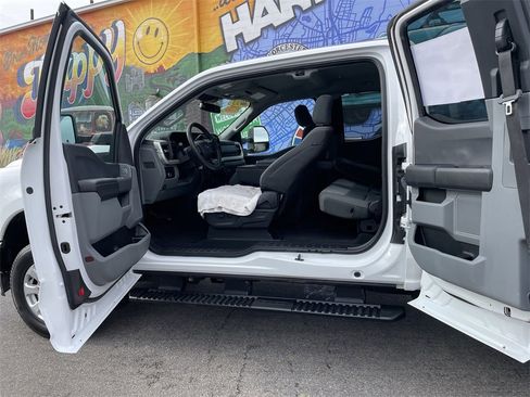 Used 2023 Ford F250 XLT w/ Snow Plow Prep Package image 14