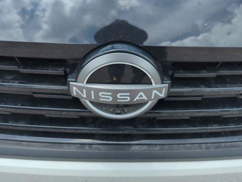 Certified 2025 Nissan Kicks SR FWD image 5