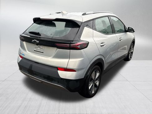 Used 2023 Chevrolet Bolt EUV LT w/ Convenience Package FWD image 7