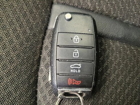 Used 2018 Kia Optima S image 32