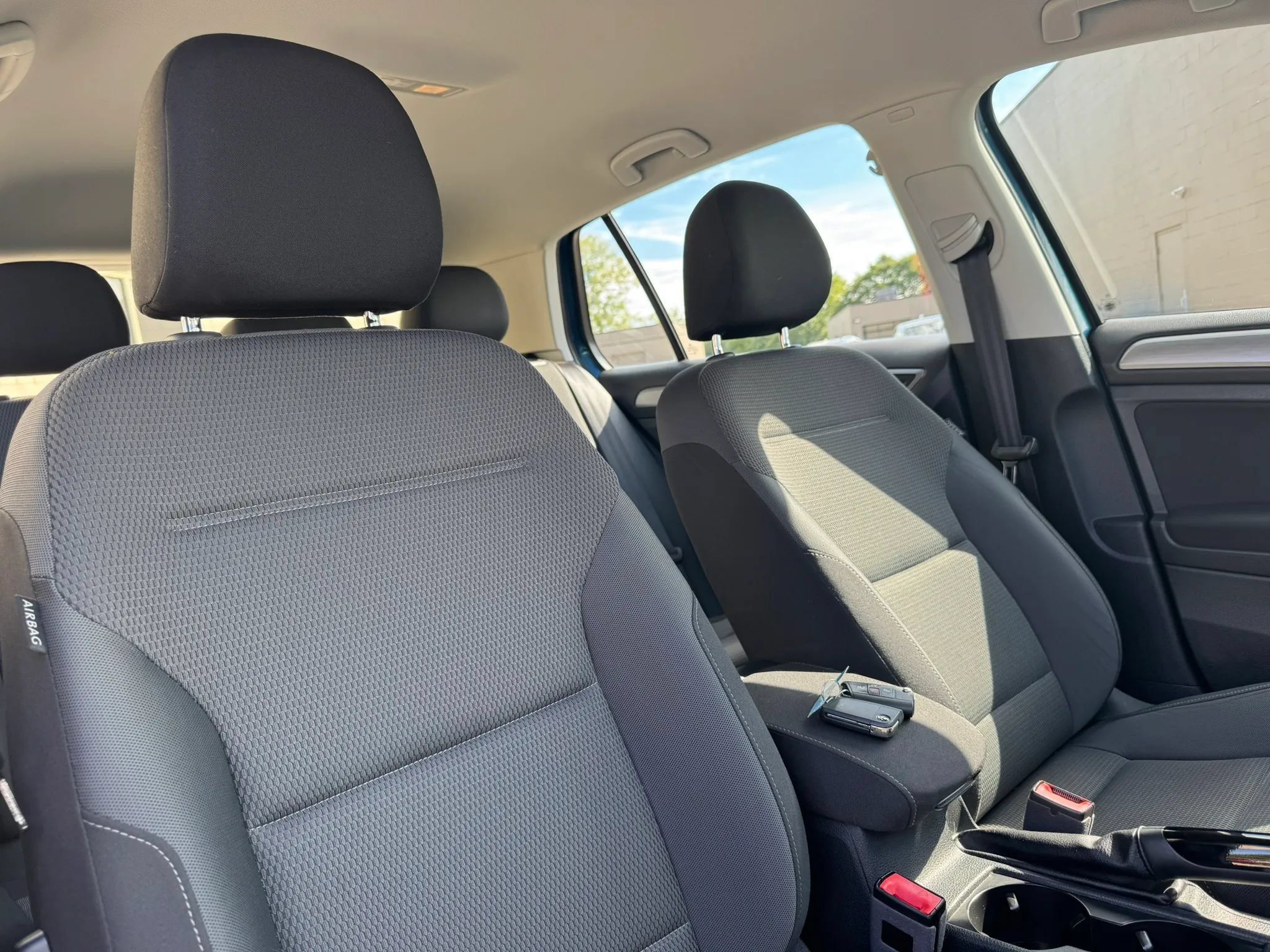 Used 2017 Volkswagen Golf SEL FWD image 27