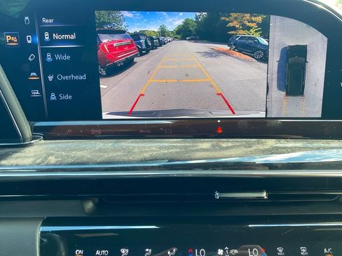 Used 2021 Cadillac Escalade Premium Luxury AWD/4WD image 23