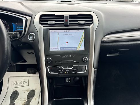 Used 2020 Ford Fusion SE image 11