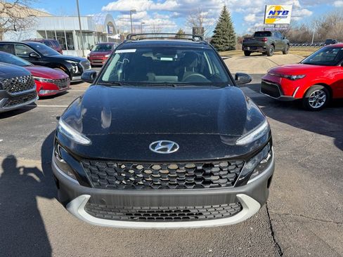 Used 2023 Hyundai Kona SEL image 3