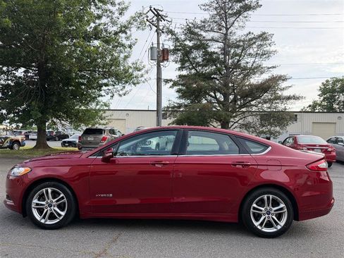 Used 2016 Ford Fusion SE FWD image 2