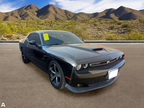 Used 2019 Dodge Challenger R/T w/ Driver Convenience Group image 5