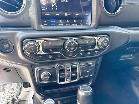 Used 2023 Jeep Gladiator Overland AWD/4WD image 15