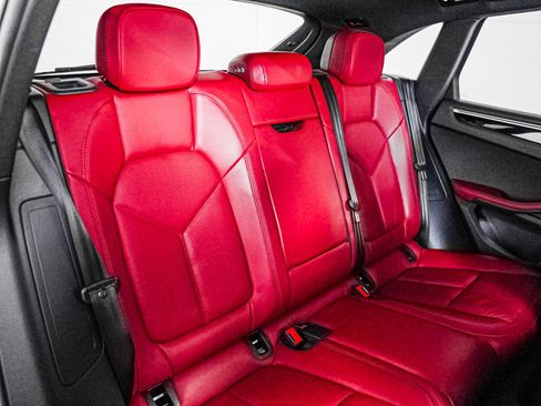 Used 2024 Porsche Macan w/ Premium Plus Package image 6