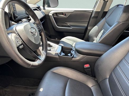 Used 2021 Toyota RAV4 XLE Premium AWD/4WD image 16
