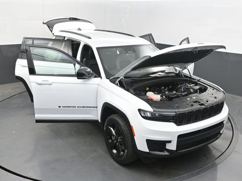 Used 2024 Jeep Grand Cherokee L Laredo image 35