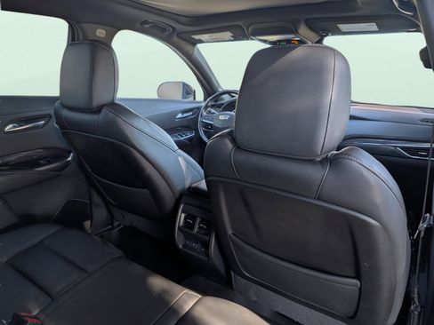 Used 2023 Cadillac XT4 Luxury w/ Cold Weather Package image 22