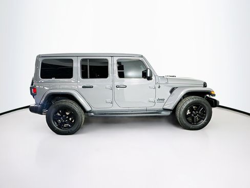 Used 2022 Jeep Wrangler Unlimited Sahara AWD/4WD image 10