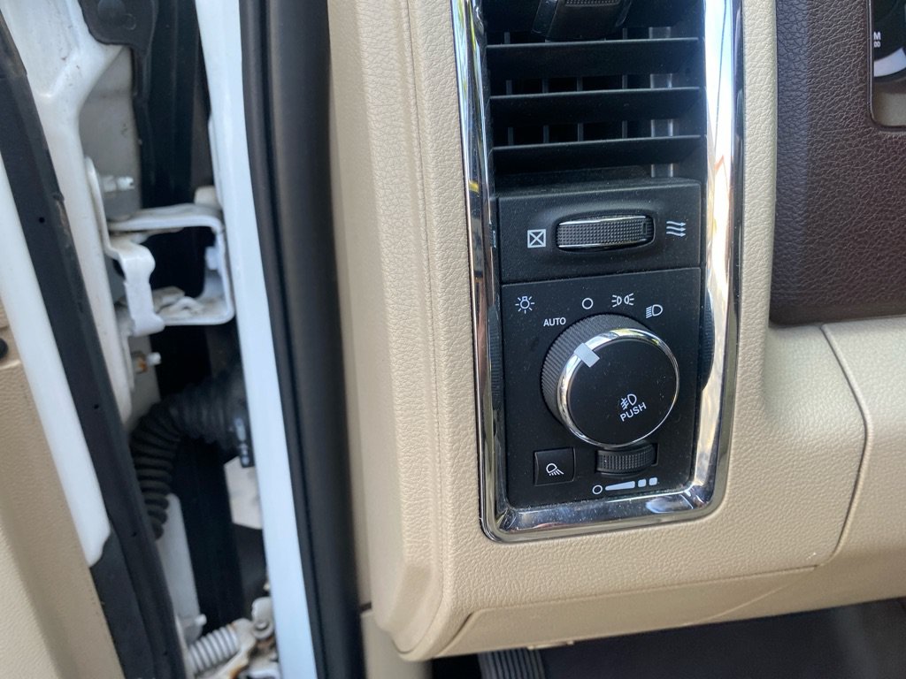 Used 2015 RAM 1500 Laramie w/ Convenience Group AWD/4WD image 11