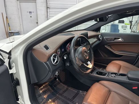 Used 2017 Mercedes-Benz GLA 250 image 10