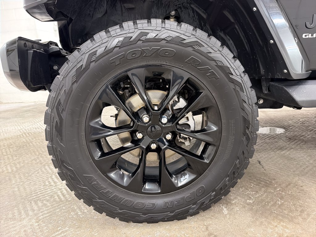 Used 2022 Jeep Gladiator Overland AWD/4WD image 13