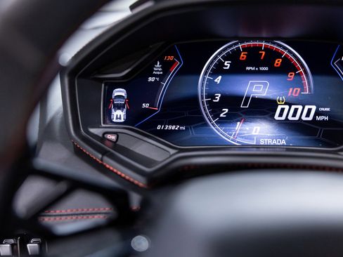 Used 2020 Lamborghini Huracan EVO image 39