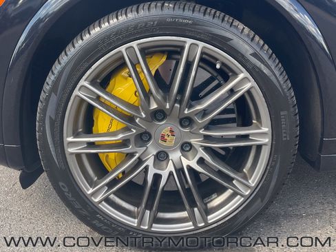Used 2016 Porsche Cayenne Turbo S image 8