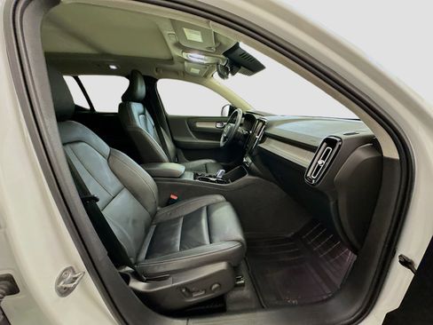 Used 2023 Volvo XC40 B5 Plus w/ Protection Package image 34