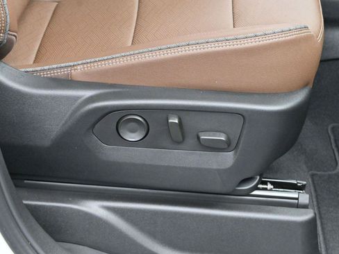 Used 2024 Chevrolet Suburban High Country w/ Advanced Technology Package image 38