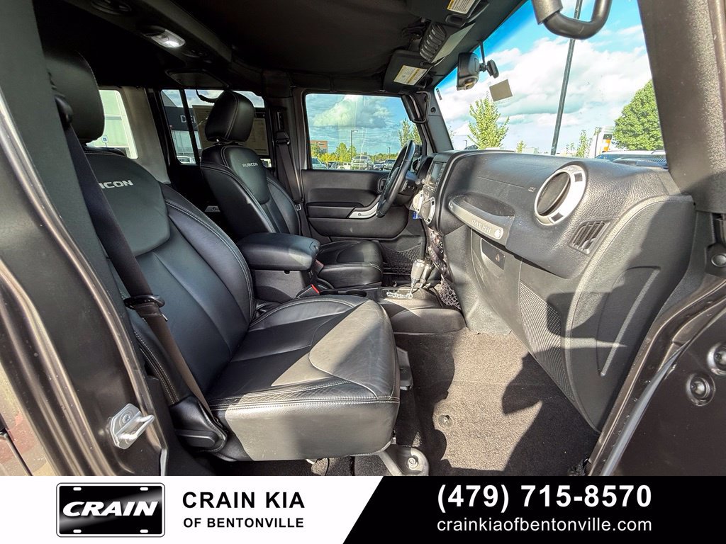 Used 2016 Jeep Wrangler Unlimited Rubicon w/ Connectivity Group AWD/4WD image 31