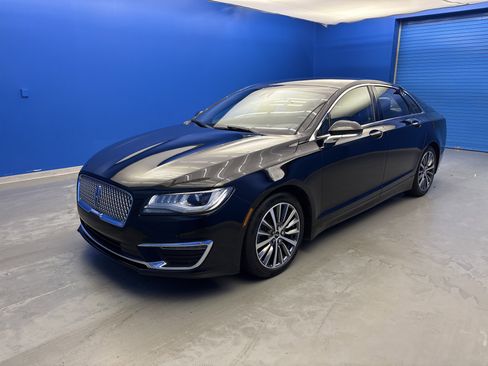 Used 2017 Lincoln MKZ Select w/ Climate Package FWD image 4