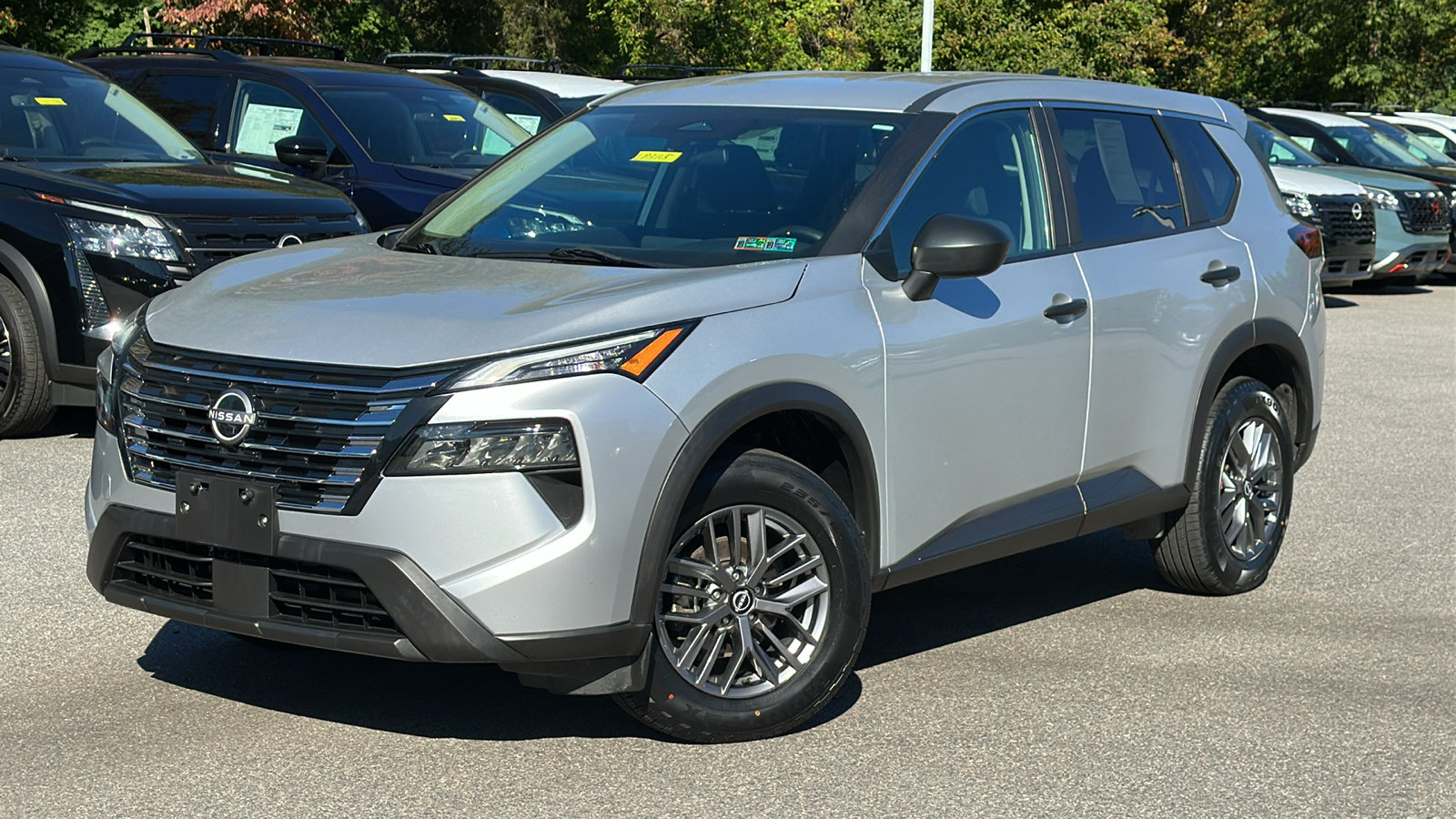 Used 2024 Nissan Rogue S AWD/4WD image 1