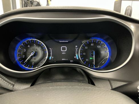 Used 2025 Chrysler Pacifica Select FWD image 20