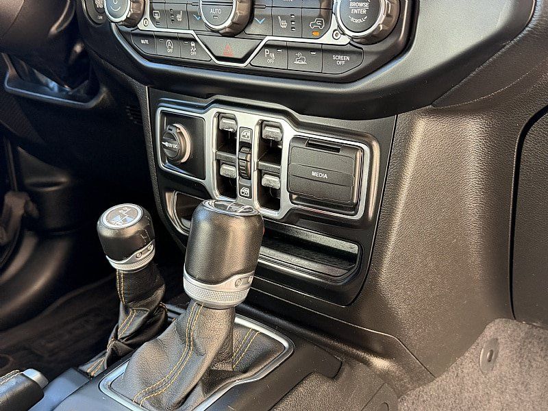 Used 2022 Jeep Wrangler Unlimited Sahara AWD/4WD image 13